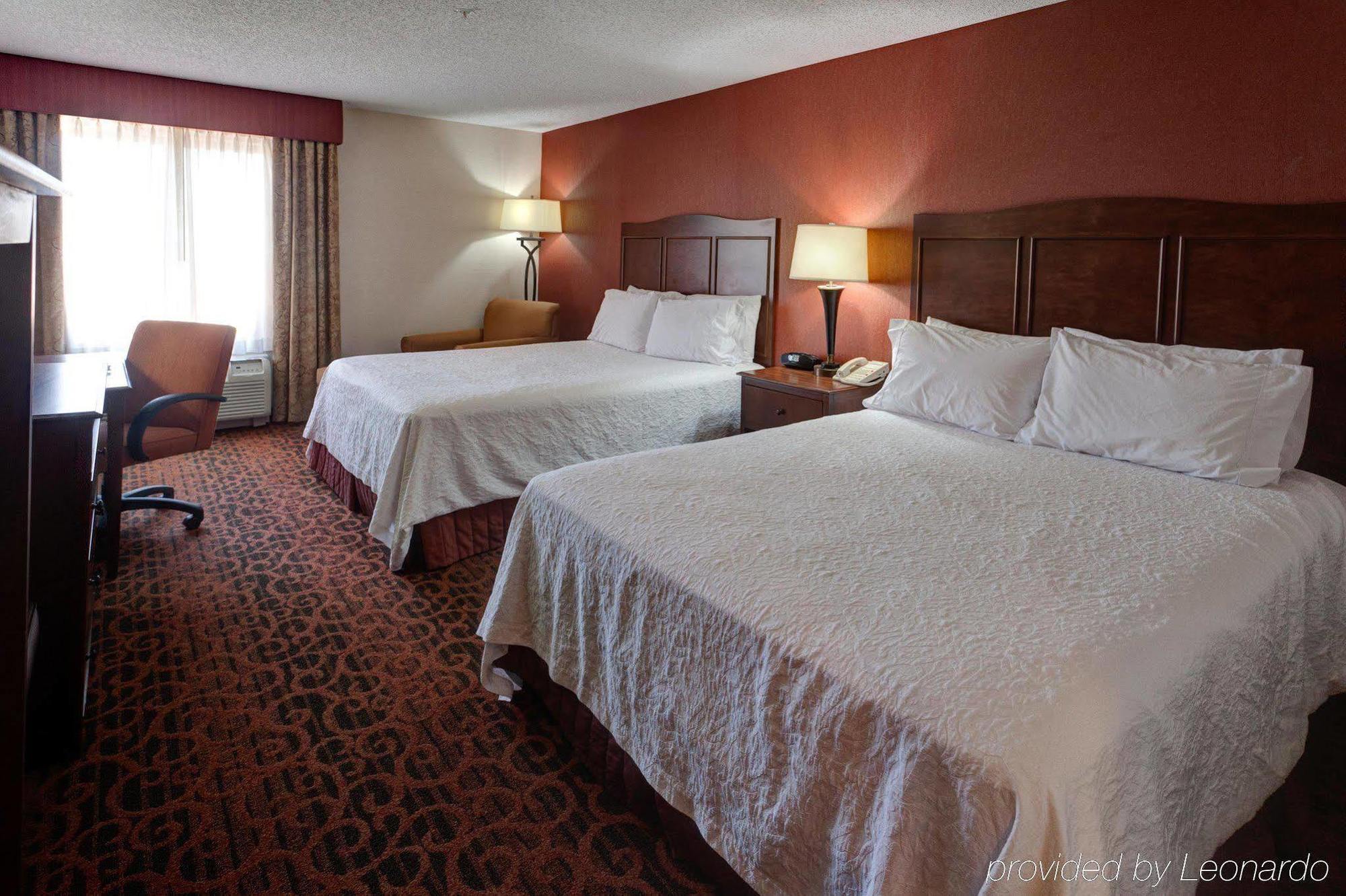 Hampton Inn Manhattan Exterior photo