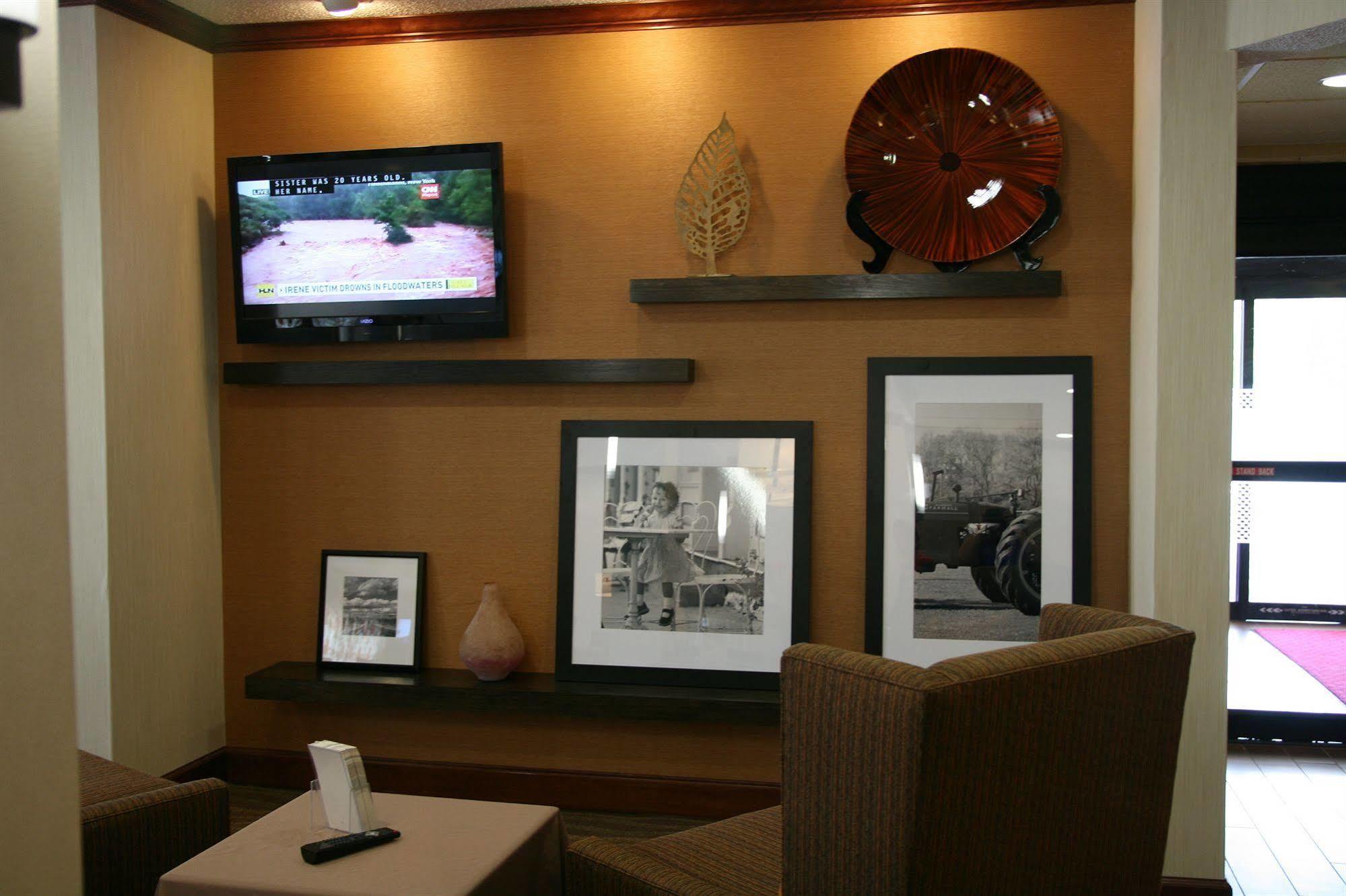 Hampton Inn Manhattan Exterior photo