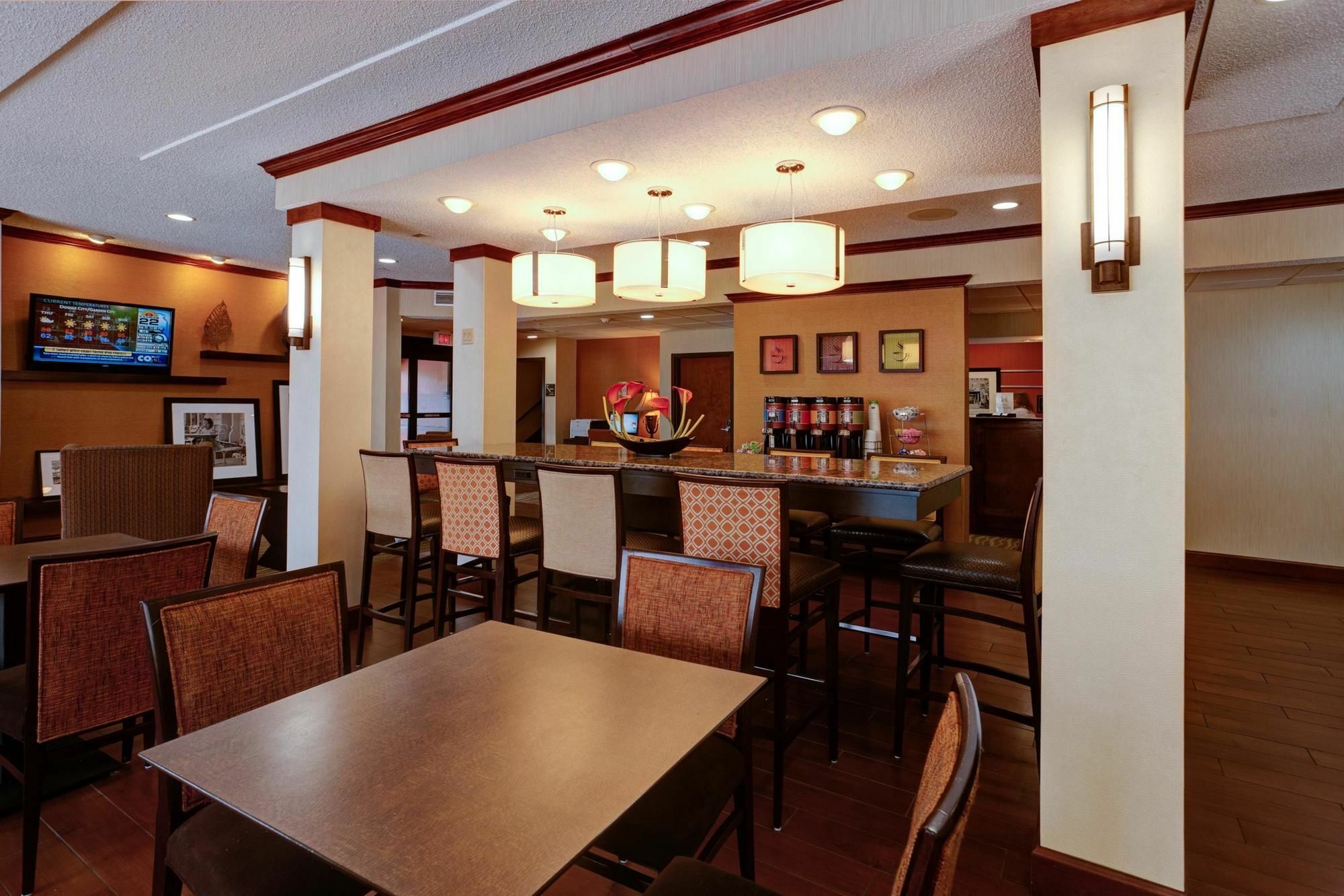 Hampton Inn Manhattan Exterior photo